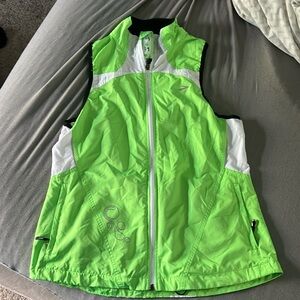 Brooks Green and white size medium running vest shelter technology